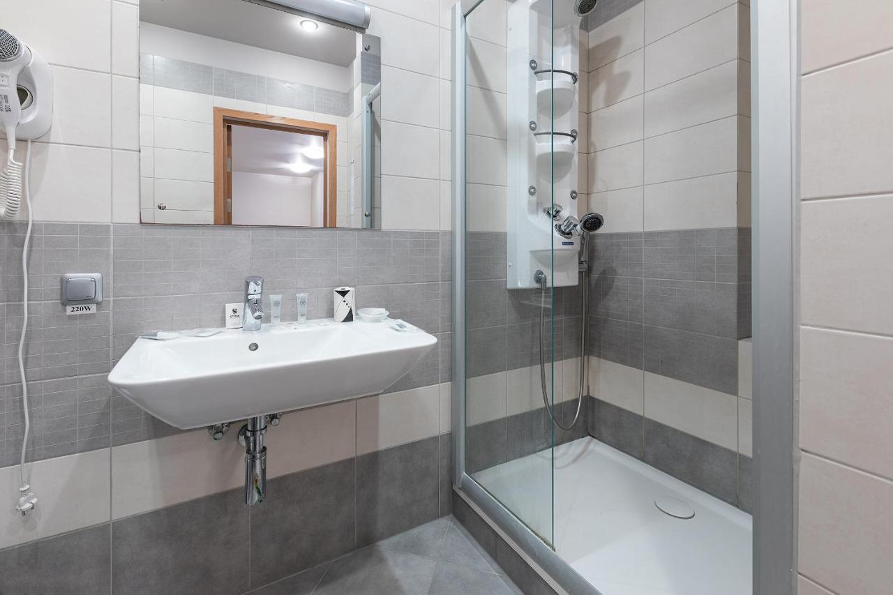 Room In Guest Room - Valensija - Large Suite Jurmala Luaran gambar