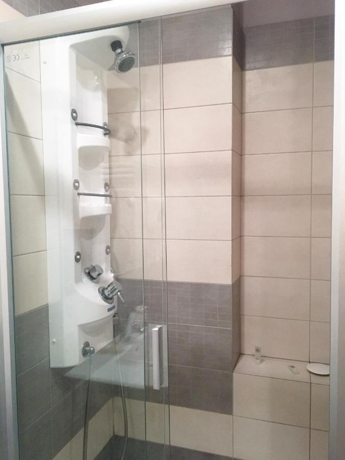 Room In Guest Room - Valensija - Large Suite Jurmala Luaran gambar