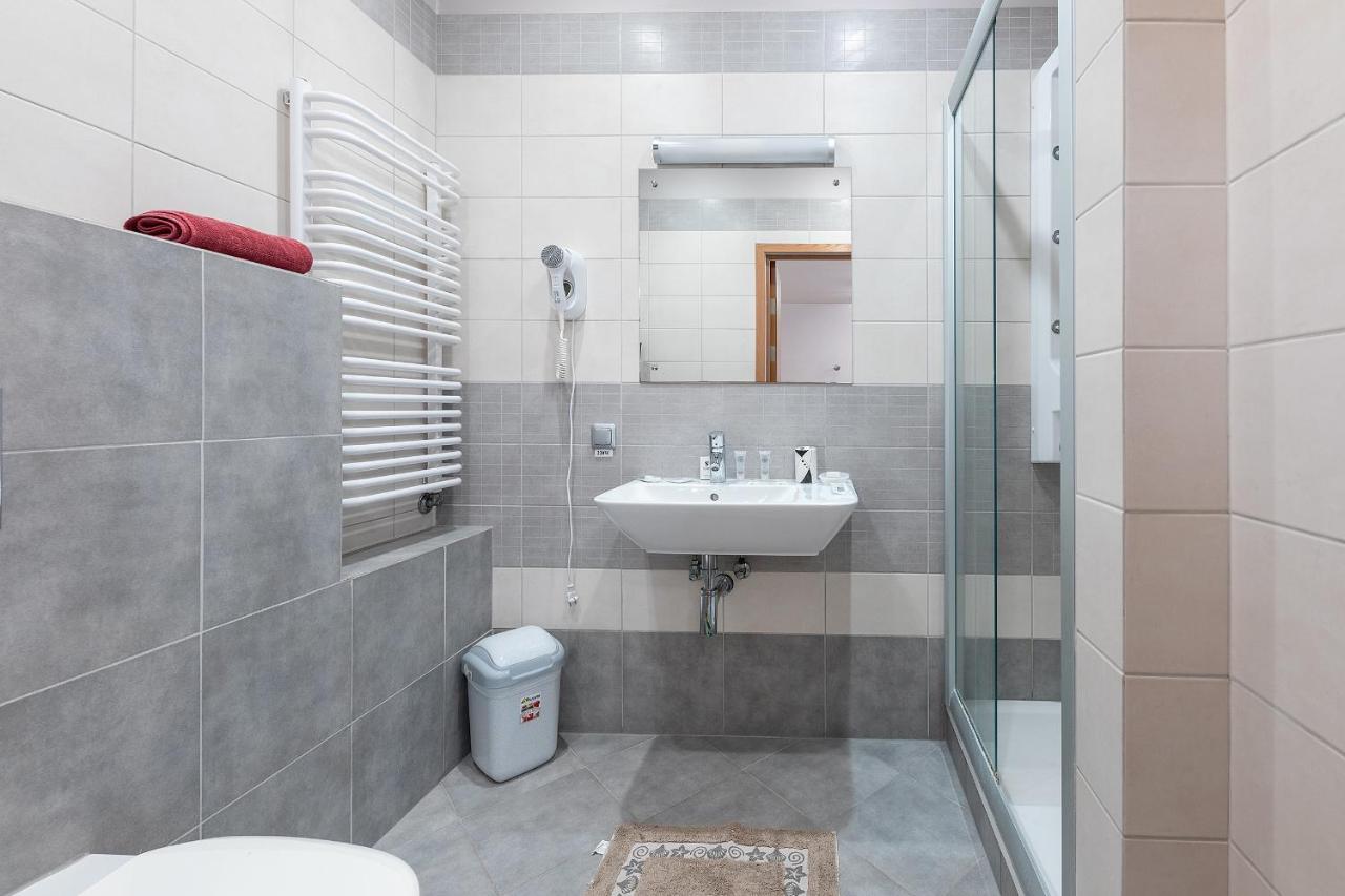 Room In Guest Room - Valensija - Large Suite Jurmala Luaran gambar